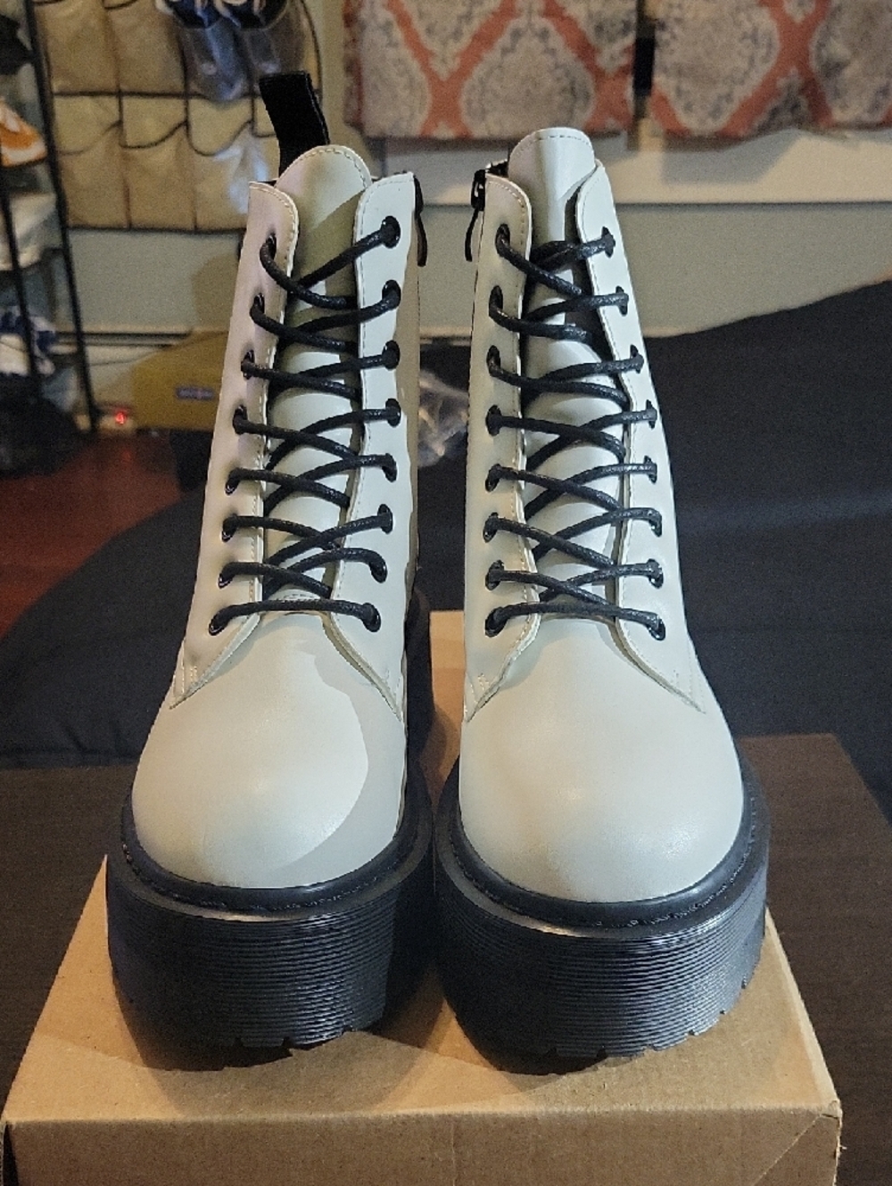 Cushionaire Daria Lace-Up Chunky Platform Combat Boots Womens 7.5 NEW - Picture 4 of 10